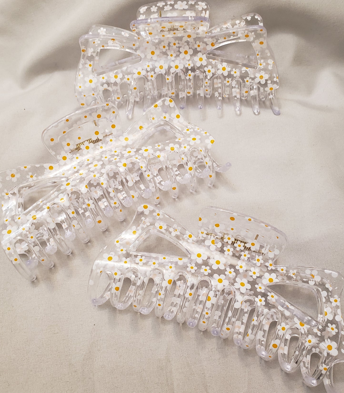 Jumbo Daisy Hair Claw Clip