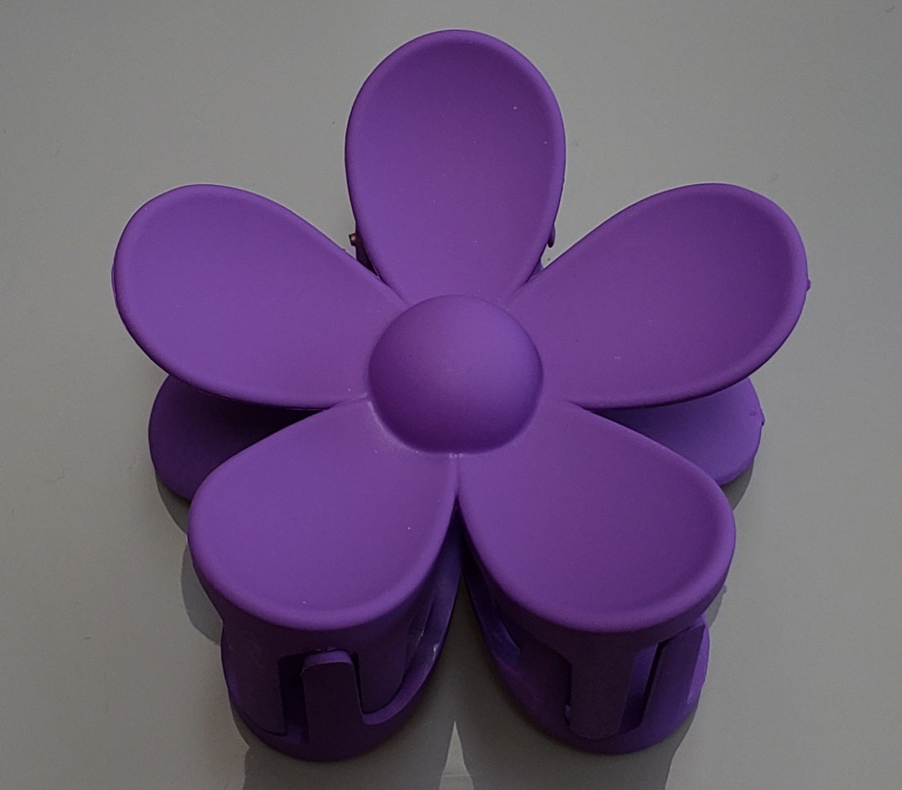 Jumbo Daisy Hair Claw Clips